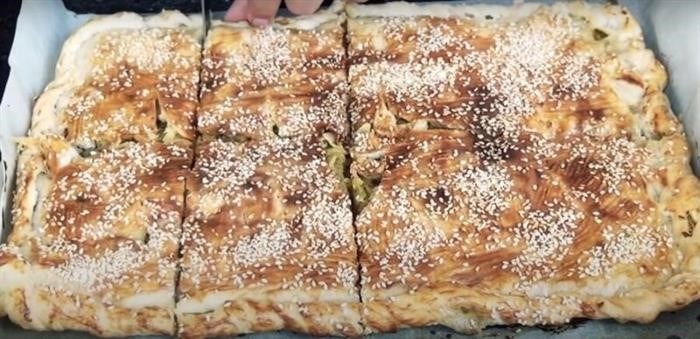 Пошаговый рецепт с фото: Пирог из слоеного теста с капустой