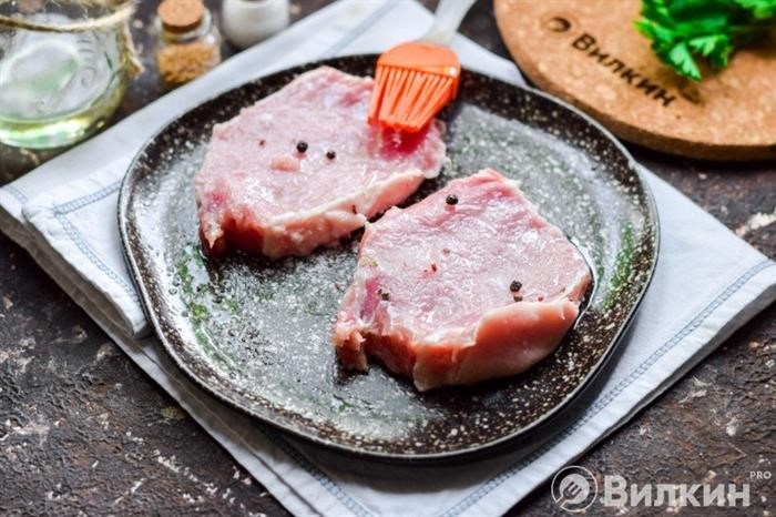 Свиной стейк – культовое кушанье для любителей мясных блюд