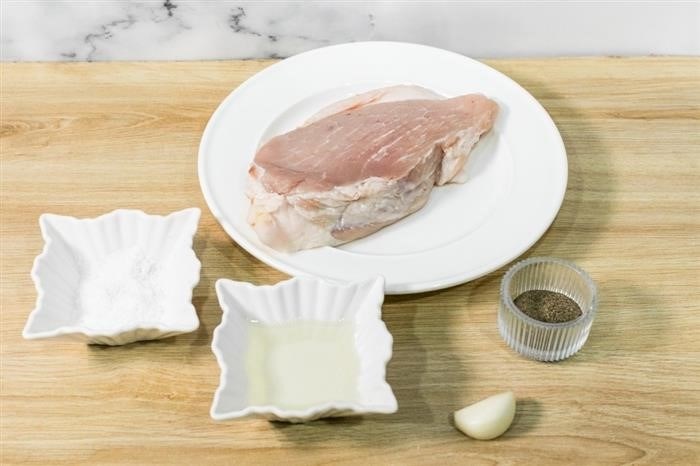 Рецепт сочного стейка из свинины на сковороде с пошаговыми фото