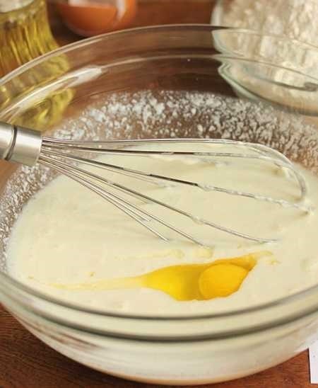 Пошаговый рецепт приготовления теста для пирожков на кефире без яиц