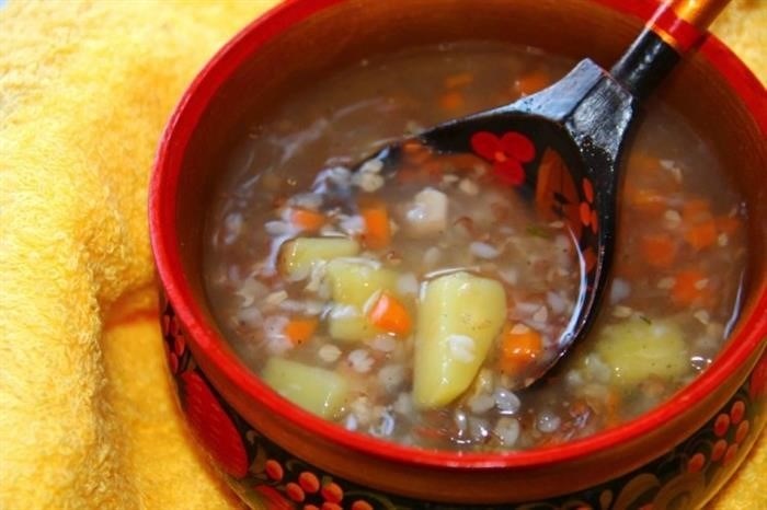 Рассольник с тушенкой: новый вкус популярного супа