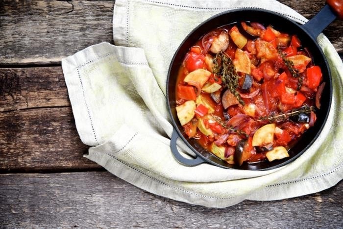 Классическое овощное рагу с баклажанами и кабачками