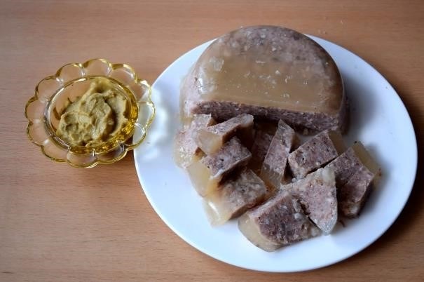 Рецепт нежного холодца из говядины и свиных ножек
