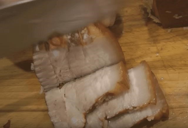 Как засолить сало быстро и вкусно в луковой шелухе