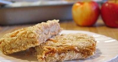 QR-код: рецепт шарлотки с манкой и яблоками