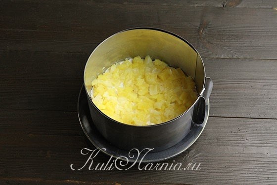 Салат «Дамский каприз» с курицей и ананасом – классический рецепт