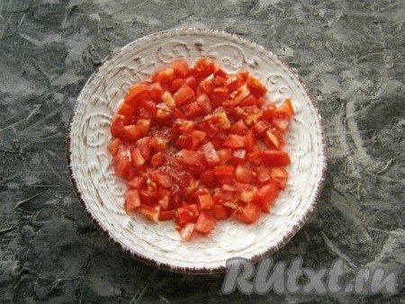 Простой салат из помидоров и яиц а-ля Капрезе