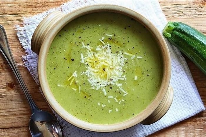 Суп-пюре из кабачков и зеленого горошка