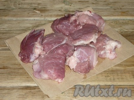 Как приготовить тушеную свинину с луком