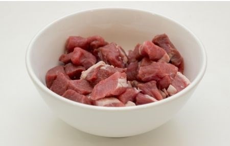 Как приготовить свинину на сковороде сочно и вкусно с подливкой