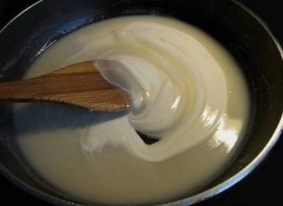 Пошаговый рецепт с фото: куриная грудка в сметанном соусе с грибами на сковороде