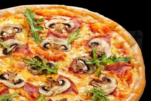 Пицца с колбасой и помидорами: вкусный и питательный рецепт