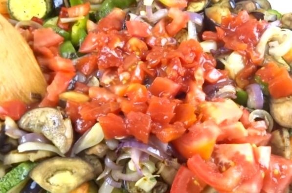 Баклажаны тушёные с овощами – быстрый и вкусный рецепт: