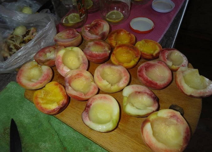 Польза и рецепт приготовления персиков в собственном соку на зиму