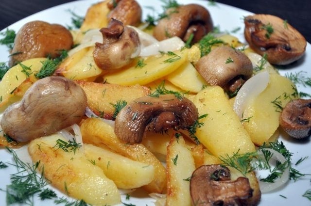Как приготовить вкусную жареную картошку с свежими маслятами
