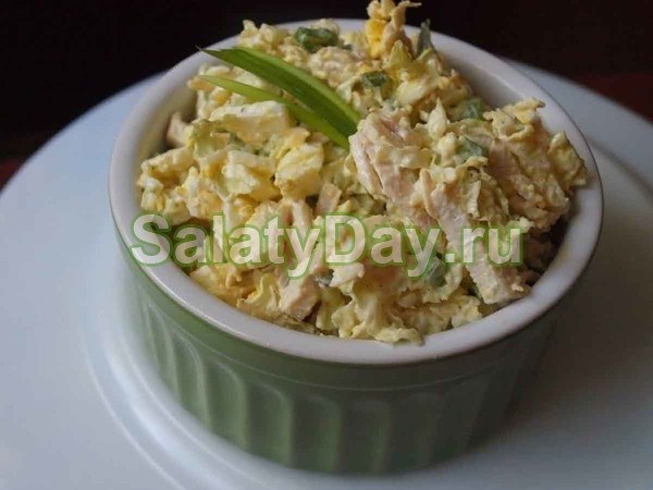 Салат с белой фасолью и курицей
