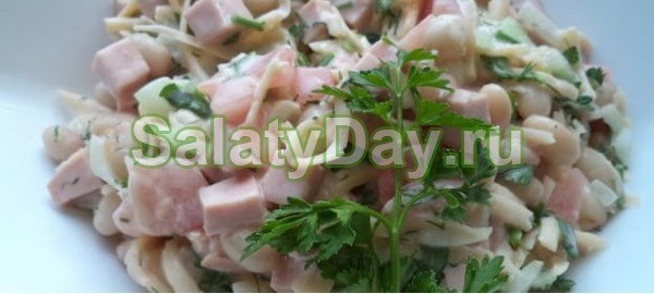 Рецепт вкусного салата с фасолью и ветчиной