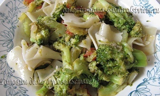 Как вкусно приготовить замороженную брокколи на сковороде с овощами?