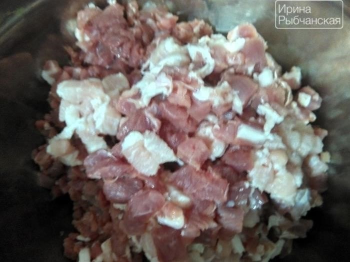 Домашняя колбаса из свинины в кишках – рецепты с фото