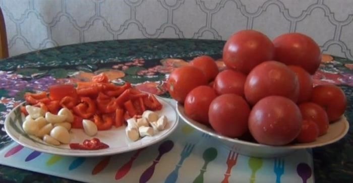 Рецепт аджики из помидор и болгарского перца с морковью