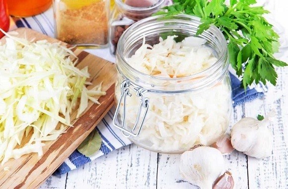 Рецепт вкусного салата из капусты со свеклой без стерилизации