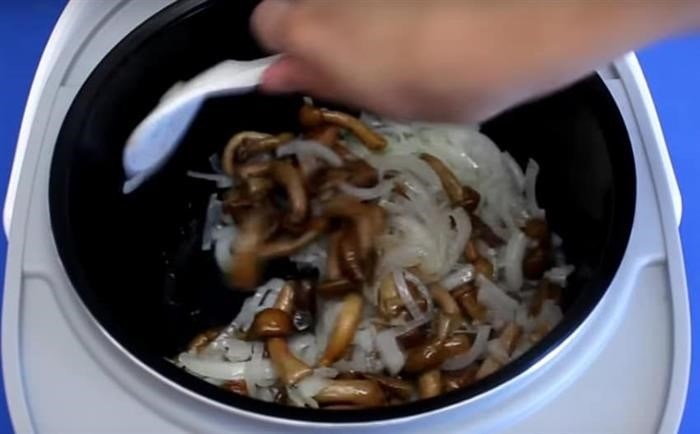 Картошка с замороженными опятами в духовке – рецепт с майонезом