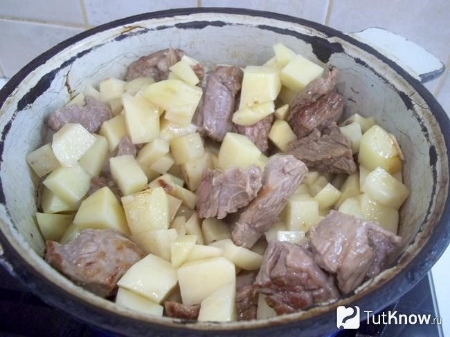 Как приготовить вкусную тушеную картошку со свининой в кастрюле