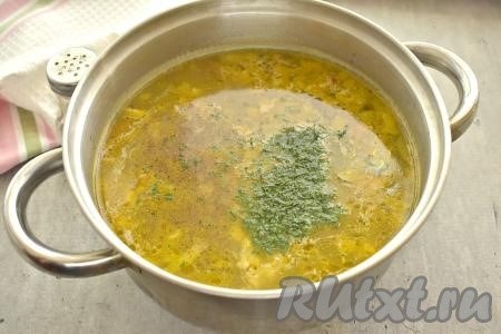 Простой рецепт рассольника с рисом и колбасой