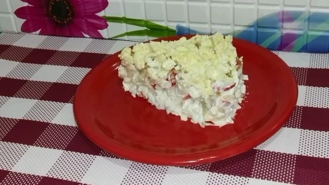 Салат с плавленым сыром и помидором – вкусное «летнее» блюдо