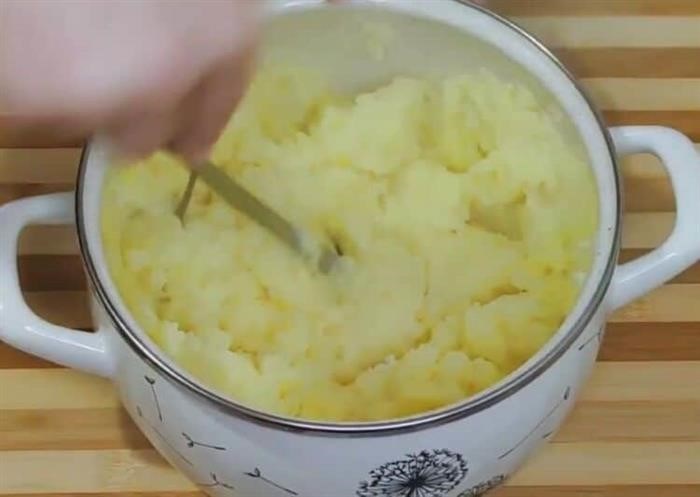 Пошаговый рецепт приготовления картофельного пюре с молоком и маслом