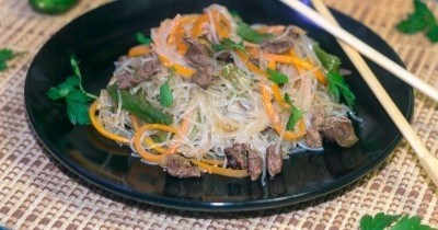 Рецепт фунчозы по-корейски с мясом, овощами и соевым соусом