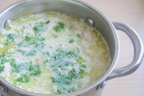 Приготовление овощей и грибов для густого сырного супа