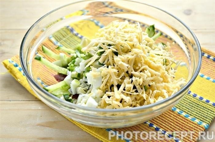 Салат с колбасой и сыром – пошаговый фото рецепт