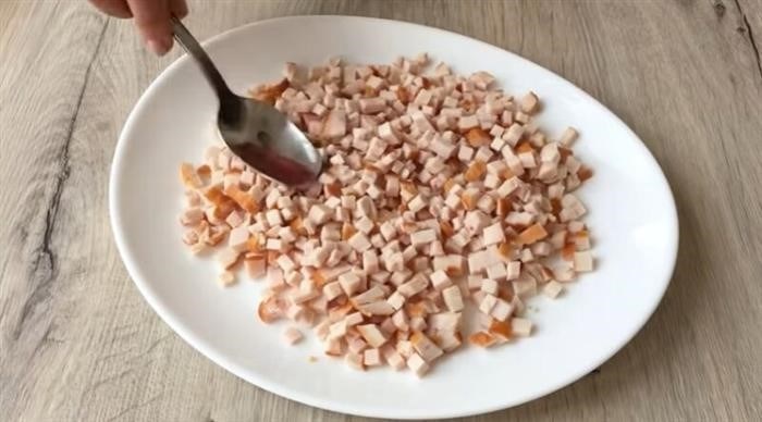 Салат с морепродуктами и чипсами: вкус и полезность в одном блюде