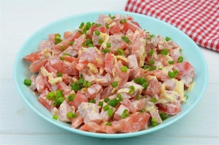 Салат с капустой, кукурузой и ветчиной