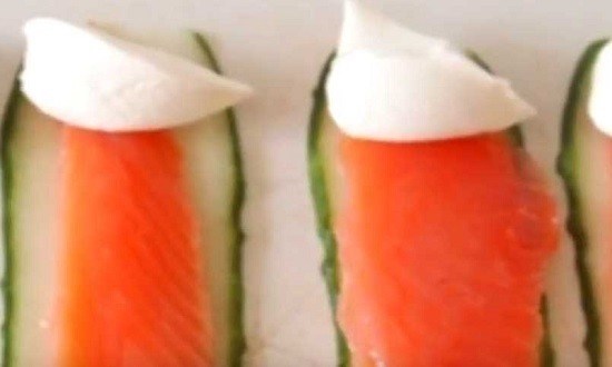Рецепт бутербродов из красной рыбы, с авокадо и творожным сыром