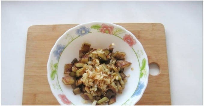 Жареные баклажаны: как приготовить овощное рагу или холодную закуску