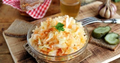 Хрустящая и вкусная квашеная капуста в ведре