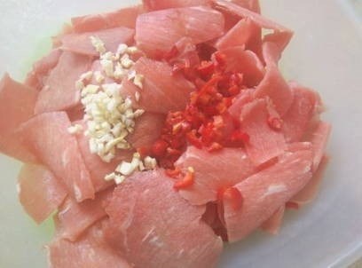 Простой и вкусный рецепт теплого салата с баклажанами и кинзой