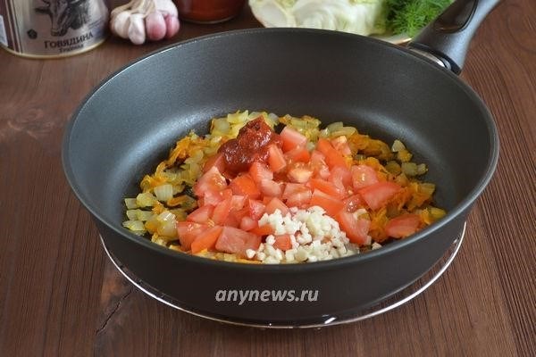 QR-код к рецепту тушеной капусты с тушенкой на сковороде