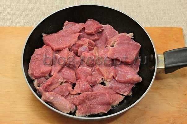 Рецепт бефстроганов из говядины со сметаной и грибами