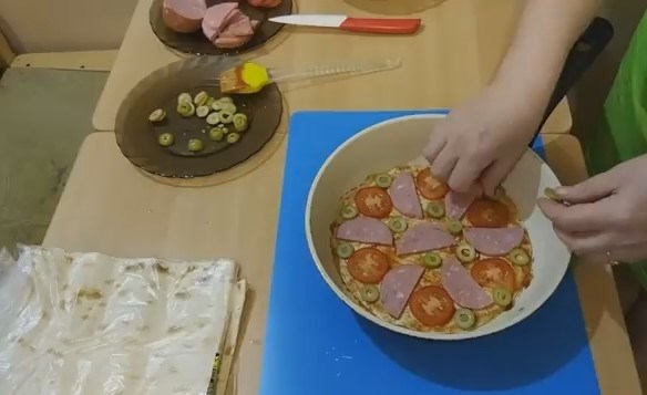 Домашний рецепт приготовления пиццы на сметане с грибами