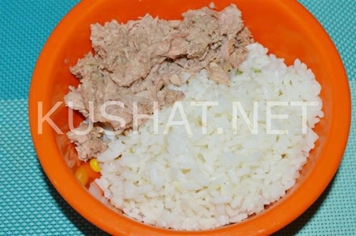 Пошаговый рецепт с фото: салат с тунцом, рисом и яйцом