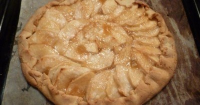 Простой традиционный яблочный пирог