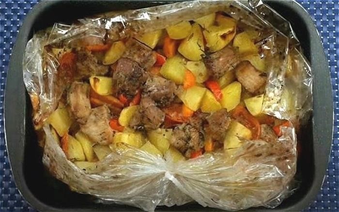 Как приготовить жаркое из свинины с картошкой в духовке