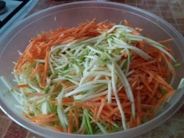 Рецепт быстрых маринованных кабачков с приправой для корейской моркови