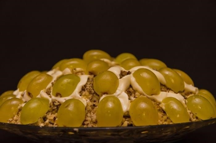 Салат Тиффани с грецким орехом: рецепт и особенности приготовления
