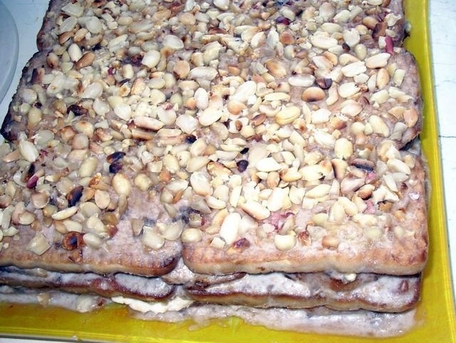 Подготовка продуктов для торта из печенья