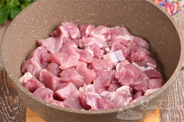 Свинина, тушенная с овощами в мультиварке по-китайски