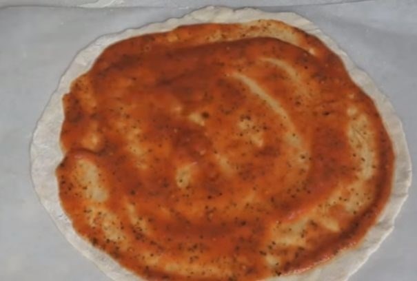Тонкое тесто на кефире для пиццы
